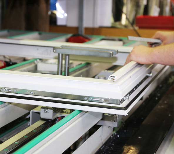 Carpintero con ventana de aluminio